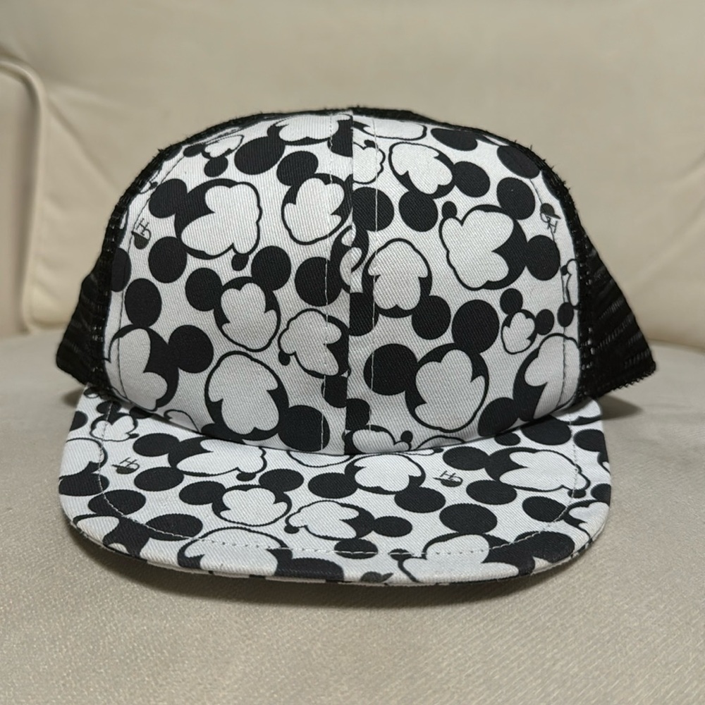 George Hat. Mickey Mouse black/white SnapBack hat